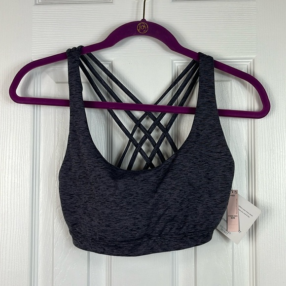 NWT Victoria’s Secret sports bra size medium. Minimum support. 4 way stretch - Picture 1 of 6
